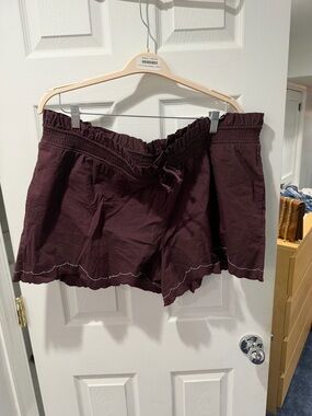 Women's Drawstring Ruffle Hem Shorts - Deep Burgundy